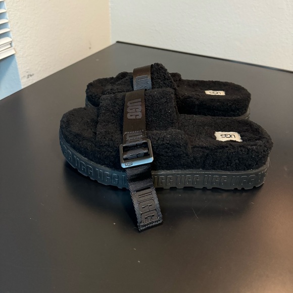 UGG Sandals Fluffita Platform Chunky Slides Sherpa Shearling - Picture 1 of 9